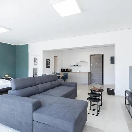 Hip And Fun B Apartment